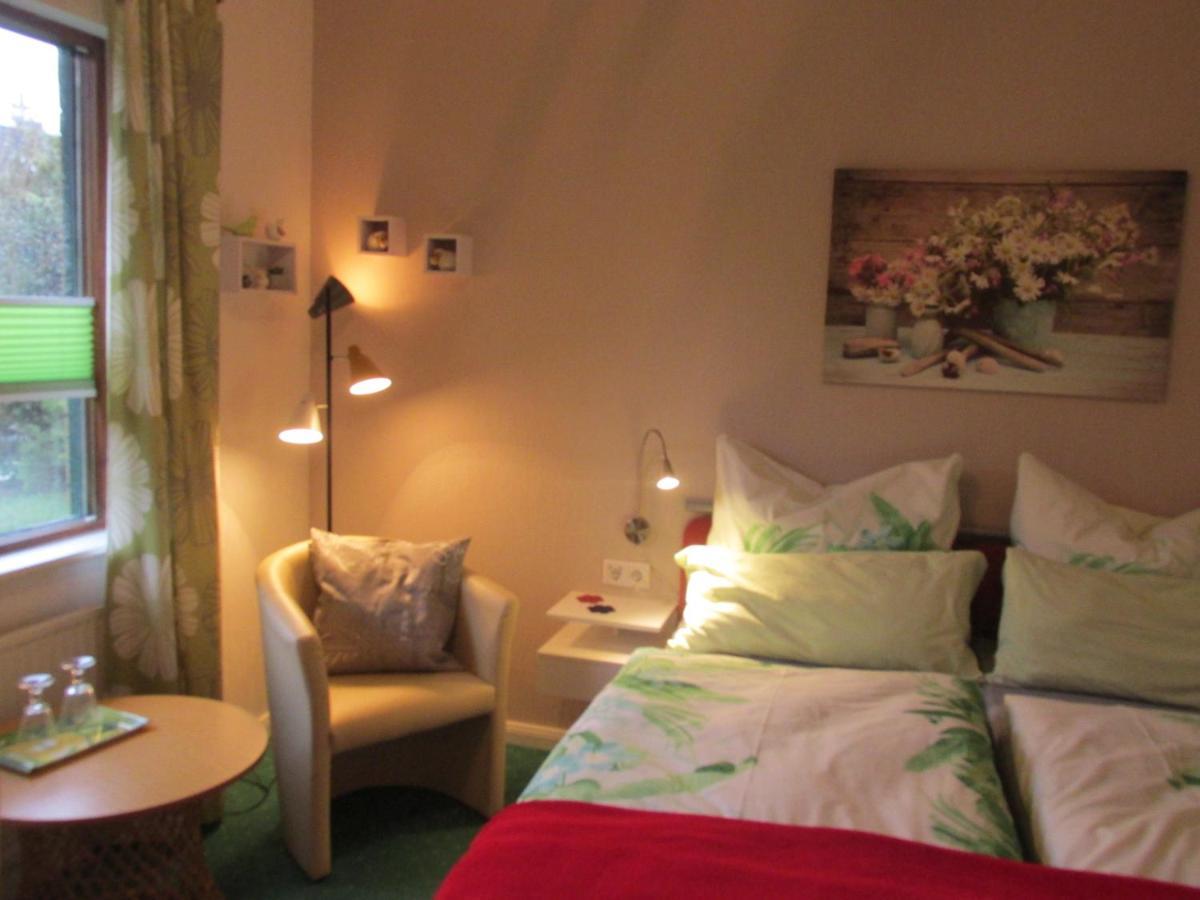 Gaestehaus Carstens ฟรีดริชชตัดท์ ภายนอก รูปภาพ